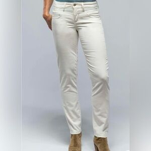 MAC Slim velvet pants in‎ Winter White gold hardware fit silhouette Sz 32